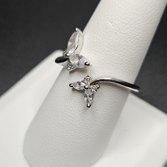 Sterling Silver Ring With A Butterfly Design And Cubic Zirco Marked 925 - Picture 3 of 6